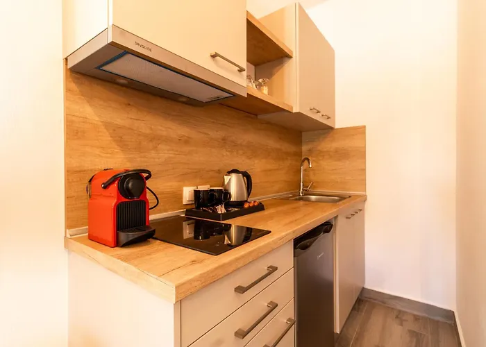 G C Luxury Apartment *