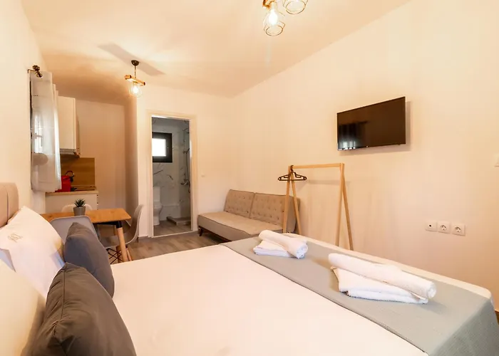 G C Luxury Apartment *
