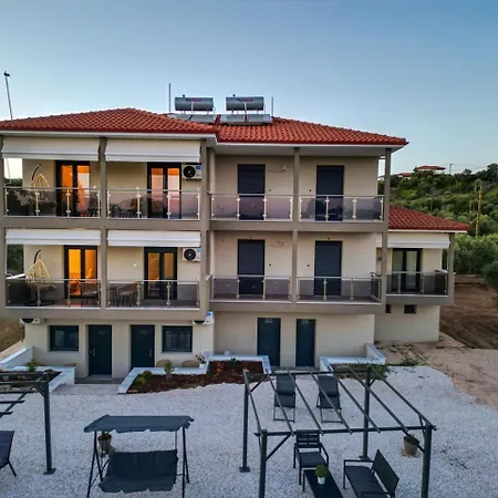 G C Luxury Apartment *