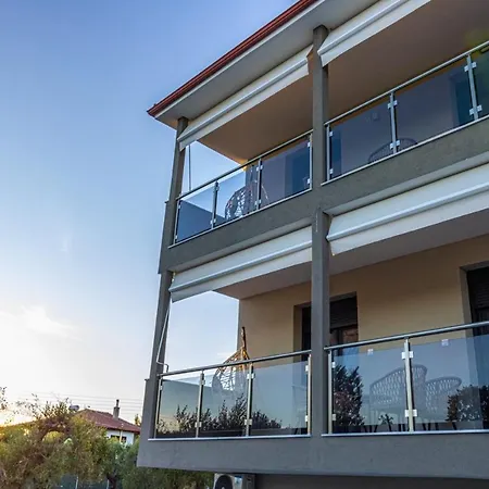 G C Luxury Apartment