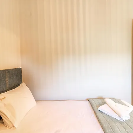 G C Luxury Apartment *